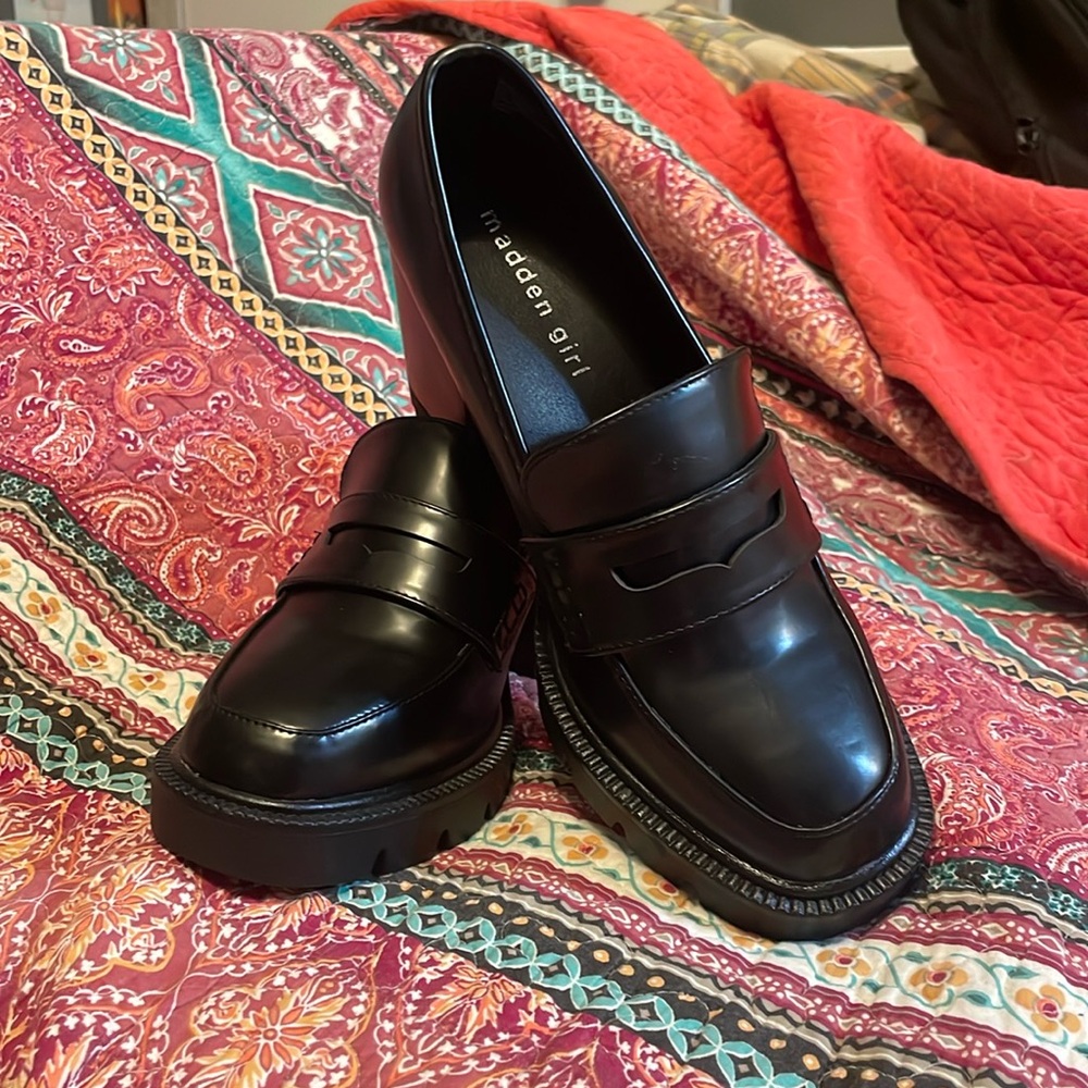 Madden Girl Size 8.5 Black Sarge Loafer